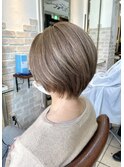 ベージュカラーショートボブ