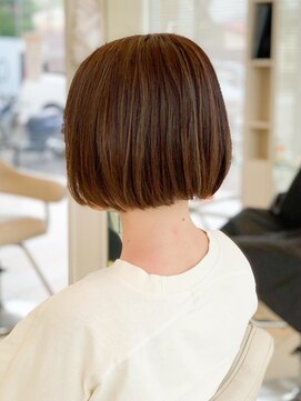 ミーティア バイ クアトロ(Meteor By QUATRO) 小顔ショートボブ ミニボブ 大人可愛い