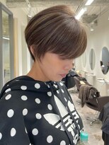 hair salon Heir【4月19日NEW OPEN(予定)】 分け目白髪が目立たない大人のぼかしショート