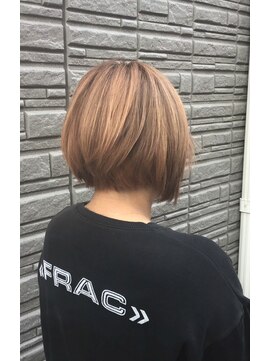 サムブリッジ(SOMEBRIDGE) ★丸みショートのハイライト前下がりボブ★【SOMEBRIDGE亀有】