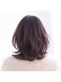 ナチュラルなくせ毛風ミディアムスタイル