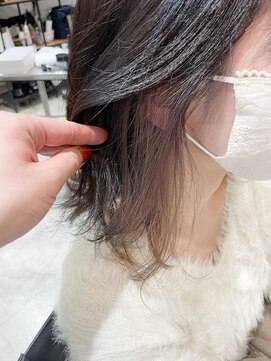 ビヨウシツ ポスタ ベージュ・インナーカラー 正木ゆかり