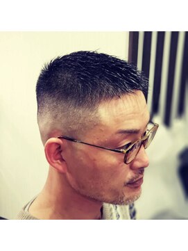 ウル(ulu) スキンフェード、バズカット