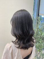 ラウル(Laulu)&nbsp;暗くてもおしゃれに！ダークアッシュ/ふんわりカール/エギョモリ