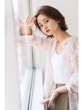 フローラ(FLORA) シースルーバングが可愛い×カジュアルショート