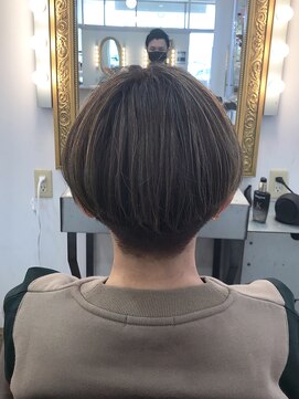 コワファースト 別府 刈り上げショート