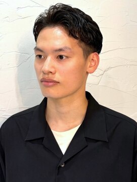 ディスイズバーバーセカンド(THIS IS BARBER 2nd) ダウンパーマ　ツーブロックショート　アップバング　黒髪