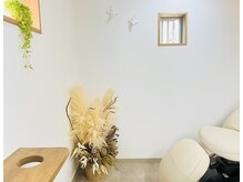 ラス(Ras)の雰囲気（シャンプーブースは、落ち着く空間でお寛ぎいただけます。）