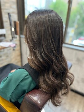 ハサミバイアトリエナガノ 千葉(8sami by atelier nagano) ショートボブ/センターパート/ツヤ髪/グラデーション/イヤリング