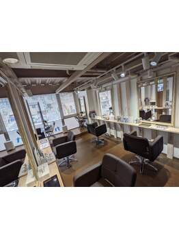 初めての方も大歓迎♪親しみやすいスタイリストに髪の悩みを何でも相談できる温かく寛げるサロン[高崎]