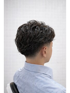 ゼロスバーバー(0's BARBER SHOP) 爽やか◎フェザーパーマ×ショートで決まる！