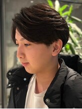 《サイドの膨らみを抑えたい方、自然な毛流れで簡単にセットを決めたい方》フェザーパーマ