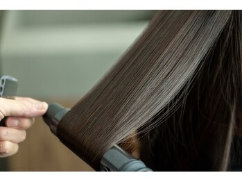 qon Hair&Care 藤崎店【クオン ヘアアンドケア】【8月1日 NEW OPEN】の写真/理想のうる艶髪へ導く、オリジナルのクオントリートメント◎髪の極上エステをご体感ください♪