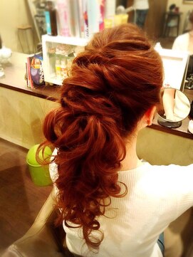 ヘアセットアンドメイク マカロン 博多駅店(Hairset&Make Macaron) ボリューミーポニースタイル