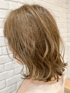 ミーティア バイ クアトロ(Meteor By QUATRO) ミルクティーベージュ×ニュアンスボブ