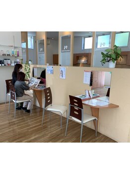 施術前には、しっかりとしたカウンセリングを行います。女性スタッフが多く、相談しやすい雰囲気◎