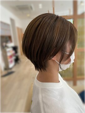 アドラーブル 万代店 (adorable) 小顔見せで大人かわいい☆暗髪×前下がりフェミニンショート