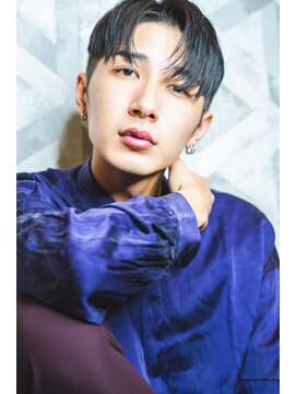 オーシャントーキョーオーバー 渋谷(OCEAN TOKYO OVER) 黒髪2ブロックセンターパート短髪韓国韓流シャープ