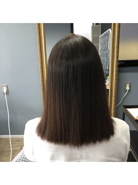 アンフィシュピトロワ(AnFye spi tlow) ［AnFye］うねりを無くして縮毛矯正