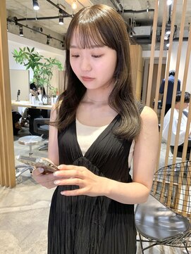 アニー(ANY) 顔まわりカット、オリーブベージュカラー、レイヤーカット