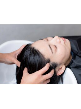 ヘッドスパニスト直伝！本格マッサージ×美容室で格上のヘッドスパをご堪能ください。