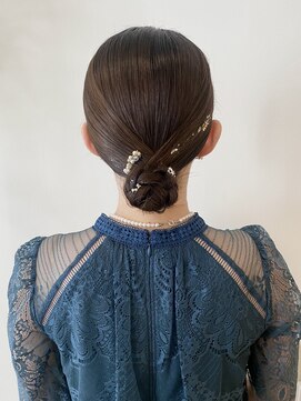 アヴェイル ヒロオ(a'vail Hiroo) タイトシニヨンヘアセット