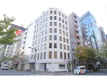 アンジュレーブ(AngeReve)の雰囲気（並木通りと銀座桜通りの交わる、角のビルです。）