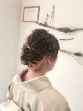 ヘアセットサロンエッジ(Edge) 入学式に訪問着でルーズシニヨン