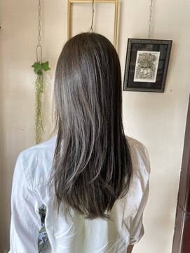 ギリア(Gillia) 【gillia梅ヶ丘】ナチュラルレイヤー/ダークアッシュカラー