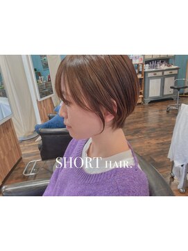 パル ラ パンセ(par la pensee) 大人可愛い前髪ありひし形耳掛けクールショートボブ20代30代40代