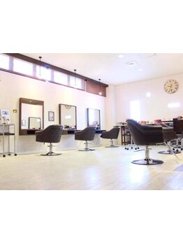 広々とした店内は、開放感のあるリラックス空間。ゆったりとした時間の中でリラックスして過ごせる♪