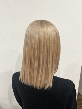 イリス(Iris) ホワイトベージュ