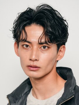 フィフスパーク(fifth PARK) 自然な毛流れでラフにキマるセンターパート×フェザーパーマ