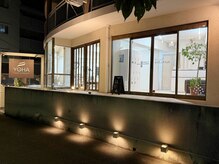 ヨハヘアガーデン(YOHA HAIR GARDEN)の雰囲気（柔らかな灯りと木の温もり感じる外観◎）