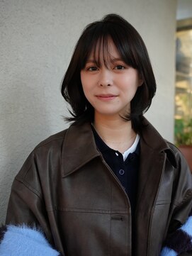 ノラ シブヤ(NORA) ハッシュカットミディアムレイヤーウルフボブ顔まわりレイヤー