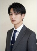 ツーブロックセンターパート黒髪ショート爽やかメンズカット