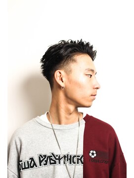 メリケンバーバーショップ フクオカ(MERICAN BARBERSHOP FUK) サイドパートショートセミウェットワイルドツーブロックテクノ