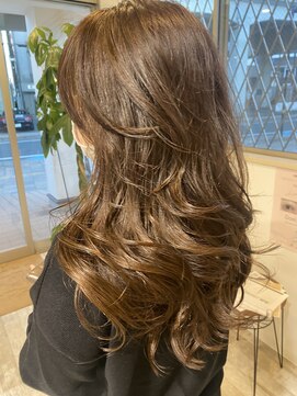 アイズ(Aizu) 【Aizu 蒲原】顔周りのみレイヤーのロングヘア