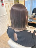 切りっぱなしボブ　オリーブベージュ