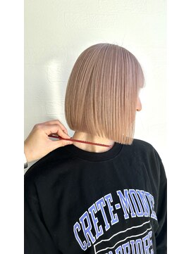 ビビッド(vivid) ハイトーンぱっつんボブブロンドヘア