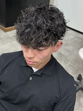 イーラ(era) スパイラルパーマスペインカール前下がりマッシュ眉毛