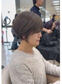 くびれ大人ショートヘア/グレージュカラースタイル