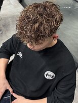 イーラ(era)&nbsp;スペインカール茶髪メッシュフェード刈り上げ