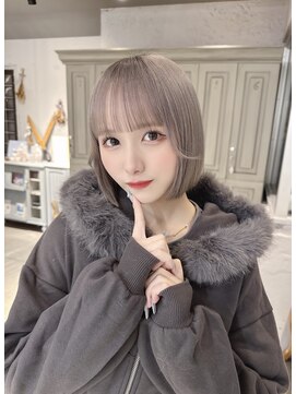 カシュカシュ 表参道(cache cache) ハイトーンボブブリーチシルバー