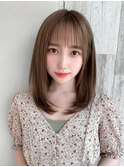 薄めぱっつん前髪小顔顔周りカットミディアムレイヤーストレート
