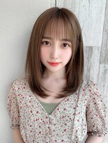 薄めぱっつん前髪小顔顔周りカットミディアムレイヤーストレート