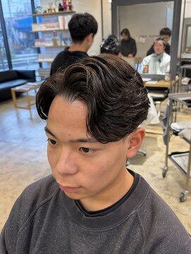 ザデイ カットアンドカルチャーショップ(THE DAY CUT&CULTURE SHOP) フェザーショート