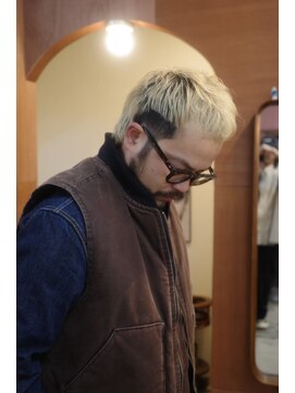 エディ(Edy) ウルフカット抜きっぱなしブロンド刈り上げメンズ眉毛カット岡山