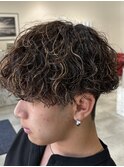パーマとメッシュの組み合わせで。立体感と動きを。