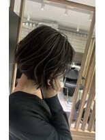 ユルム 深谷稲荷&nbsp;白髪ぼかし/ショートボブ/レイヤー/髪質改善/透明感/脱白髪染め